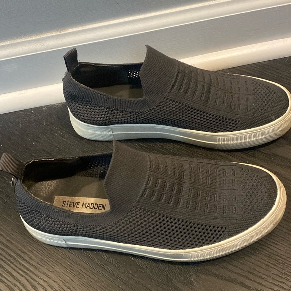 Steve Madden grey casual loafers.
